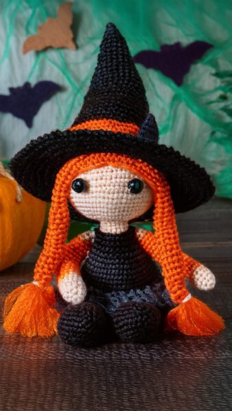 Amigurumi Halloween Witch 8