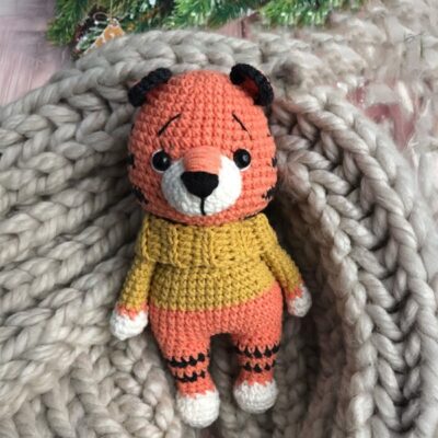 Amigurumi Tiger in Sweater yellow